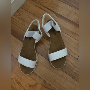 Stylish White Sandals by Dream Paris Size 6.5 New in Box never used